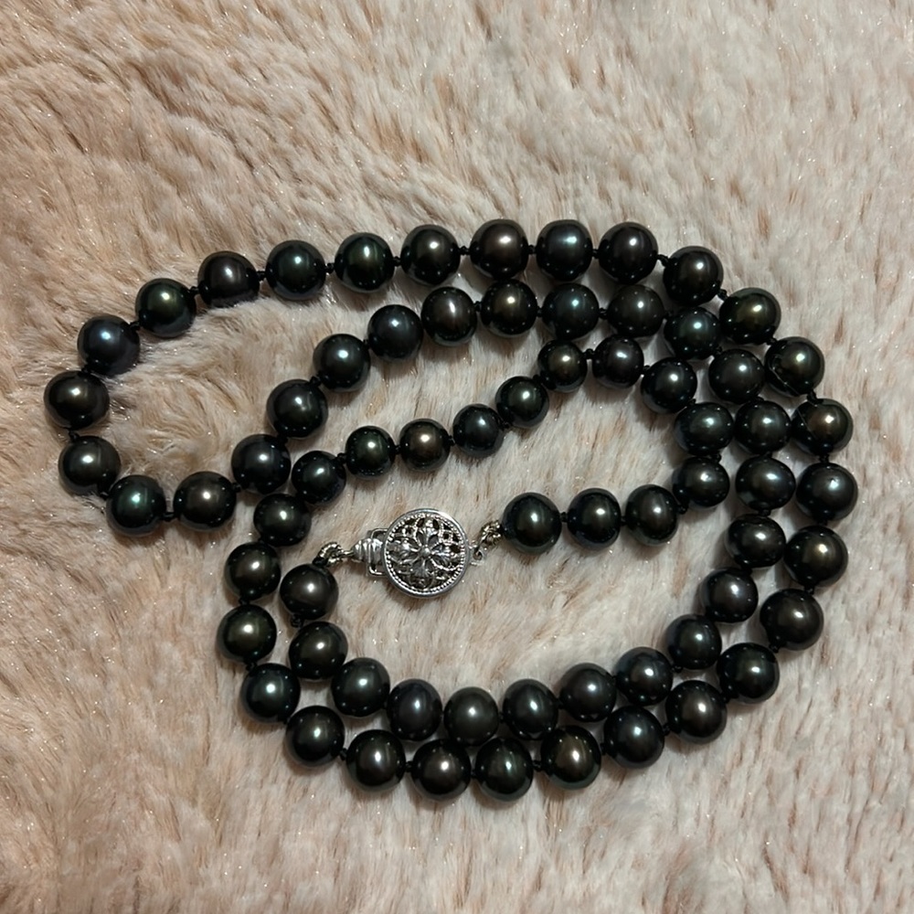 REAL 18” Black Pearl Necklace
